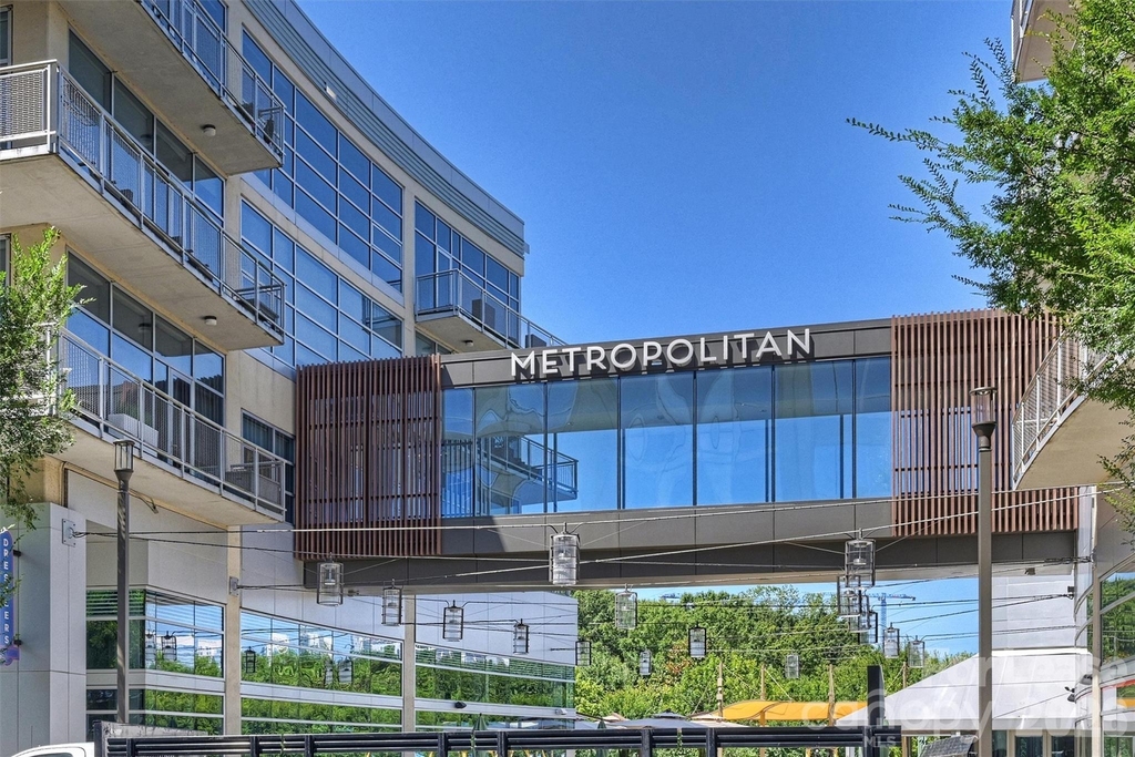 1100 Metropolitan Avenue - Photo 18