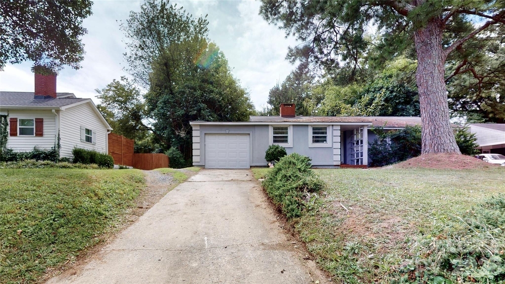 1136 E Woodlawn Road - Photo 1