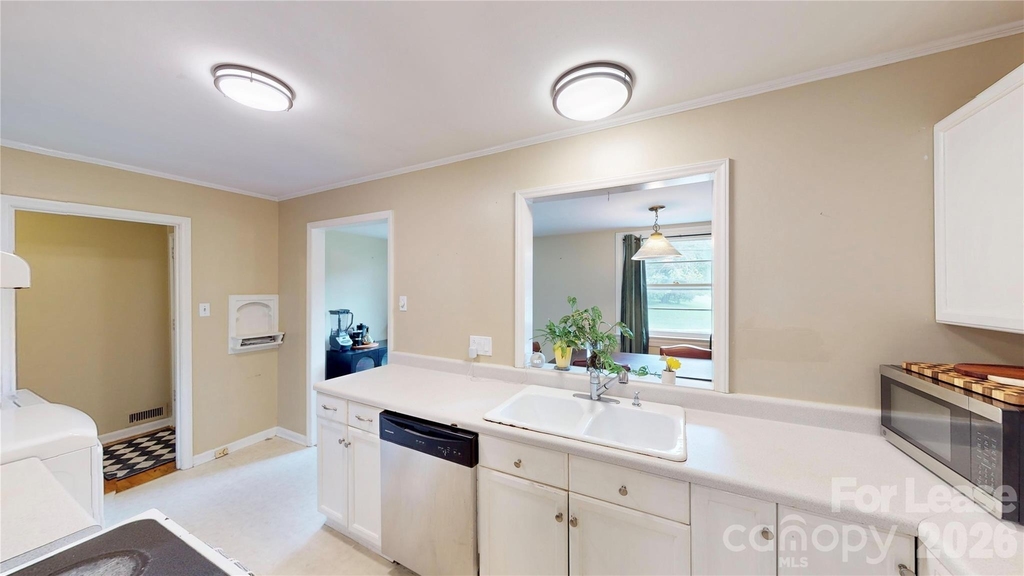 1136 E Woodlawn Road - Photo 11