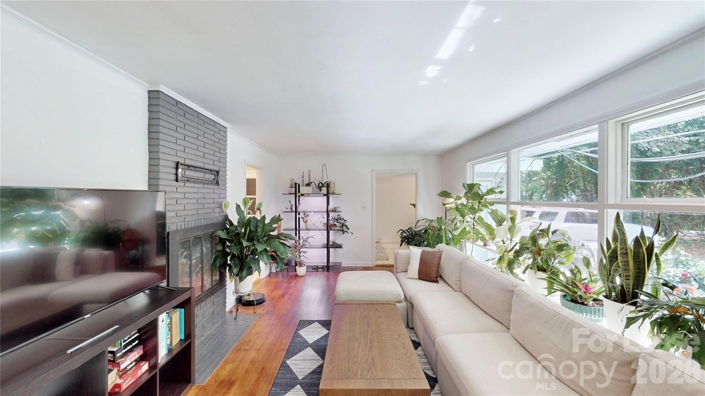 1136 E Woodlawn Road - Photo 6