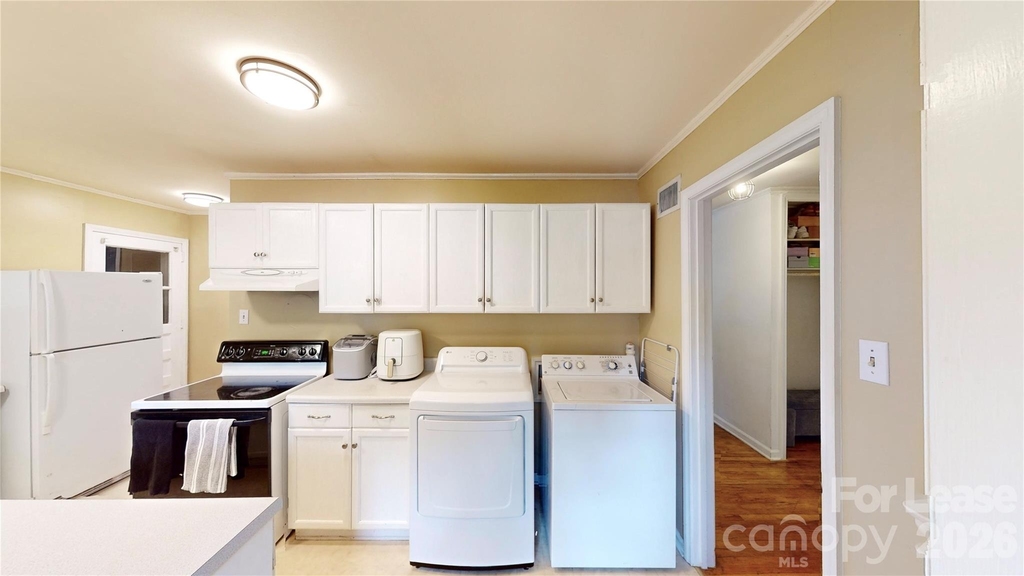 1136 E Woodlawn Road - Photo 15