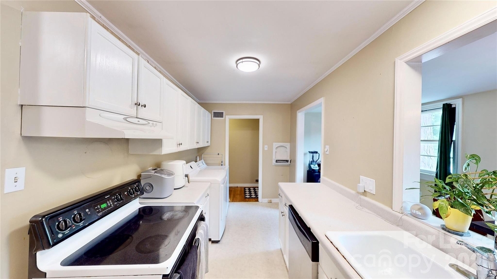 1136 E Woodlawn Road - Photo 10