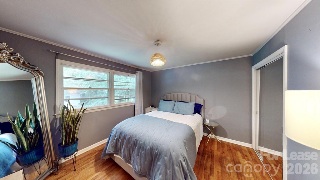 1136 E Woodlawn Road - Photo 18