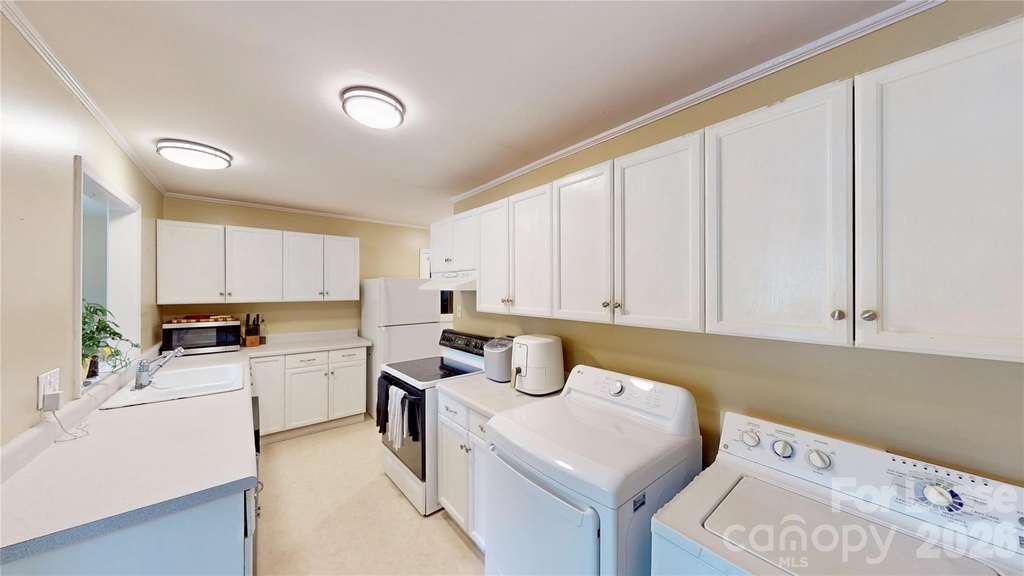 1136 E Woodlawn Road - Photo 14