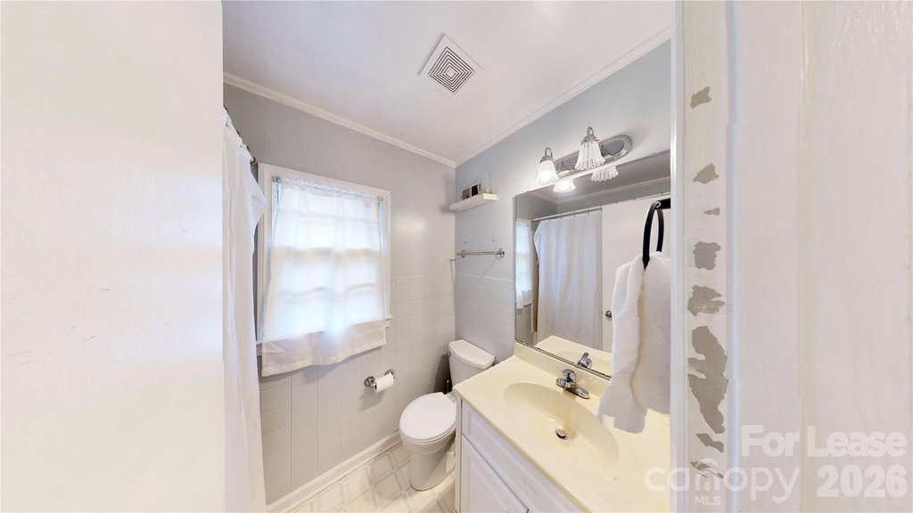 1136 E Woodlawn Road - Photo 19