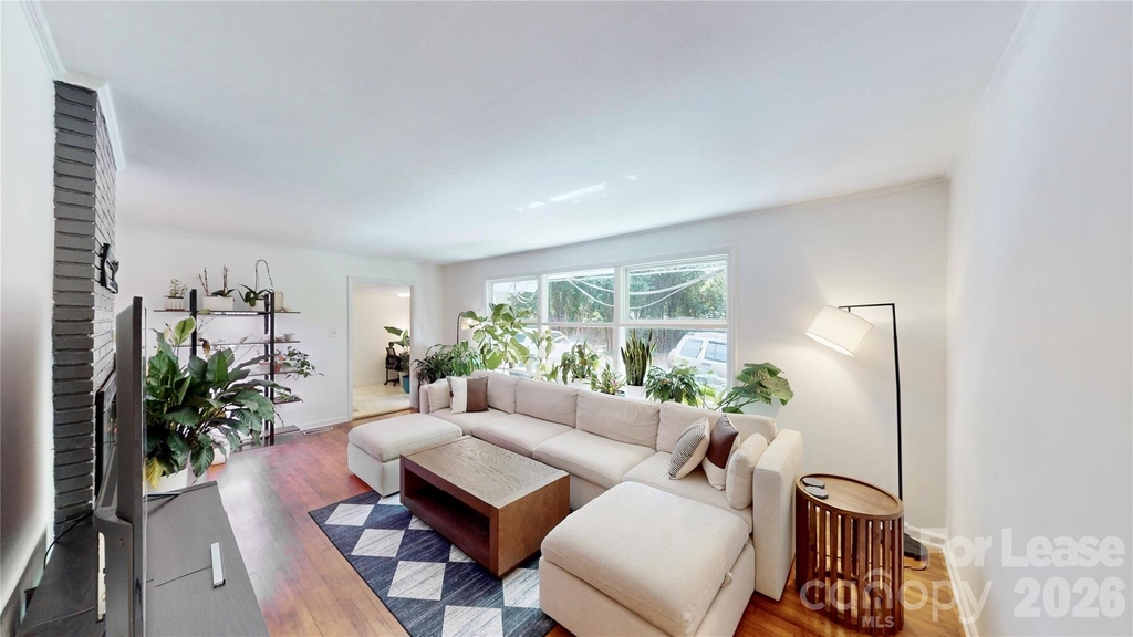 1136 E Woodlawn Road - Photo 2