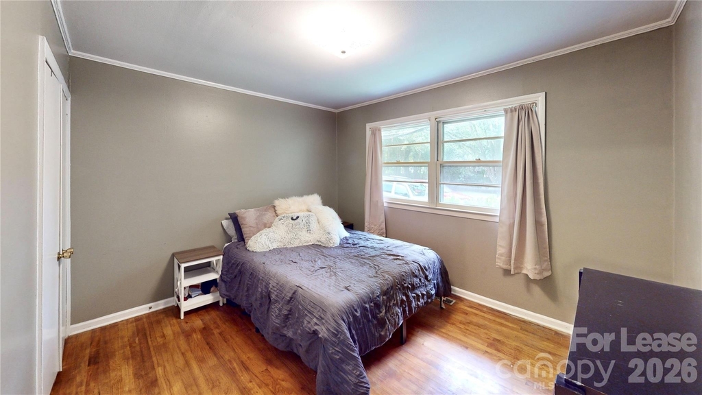 1136 E Woodlawn Road - Photo 17