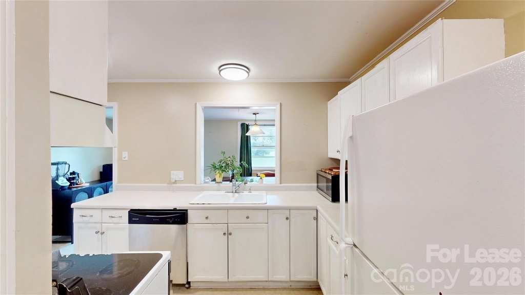 1136 E Woodlawn Road - Photo 9