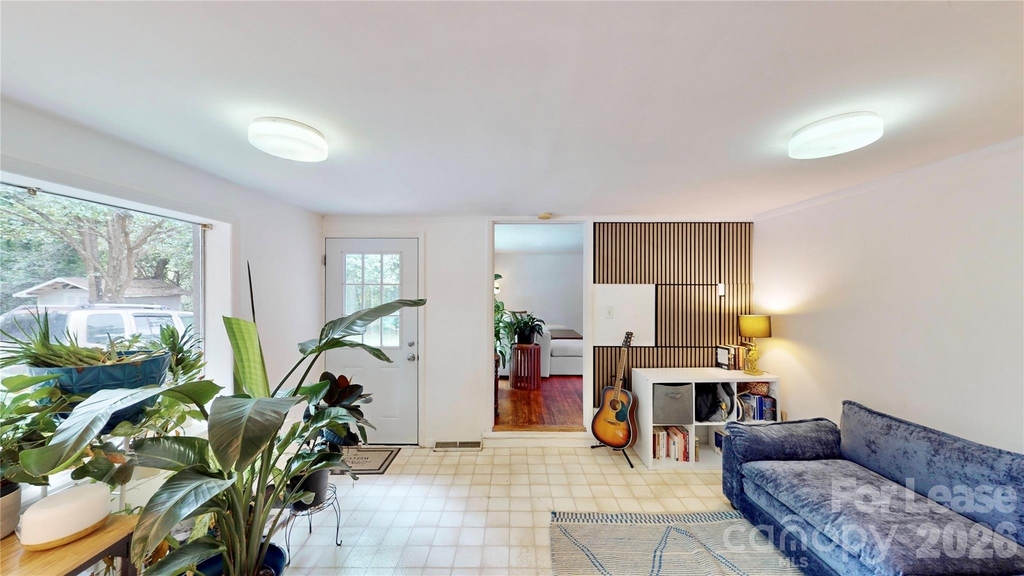 1136 E Woodlawn Road - Photo 8