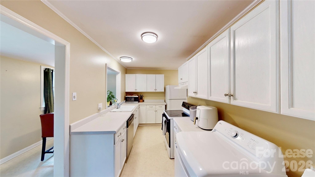 1136 E Woodlawn Road - Photo 13