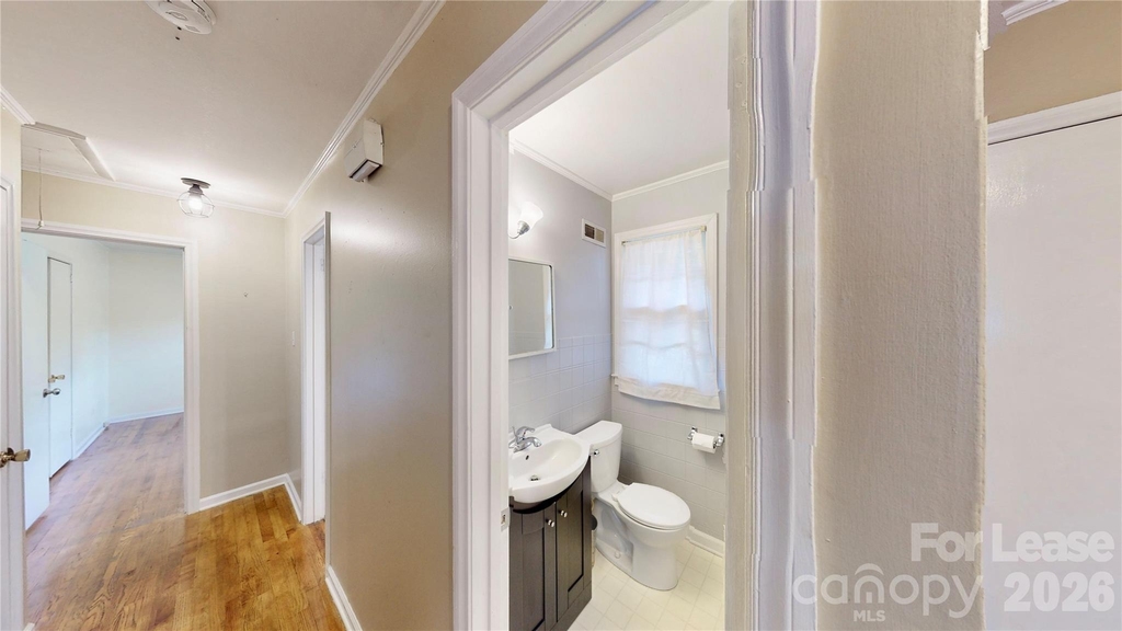 1136 E Woodlawn Road - Photo 21