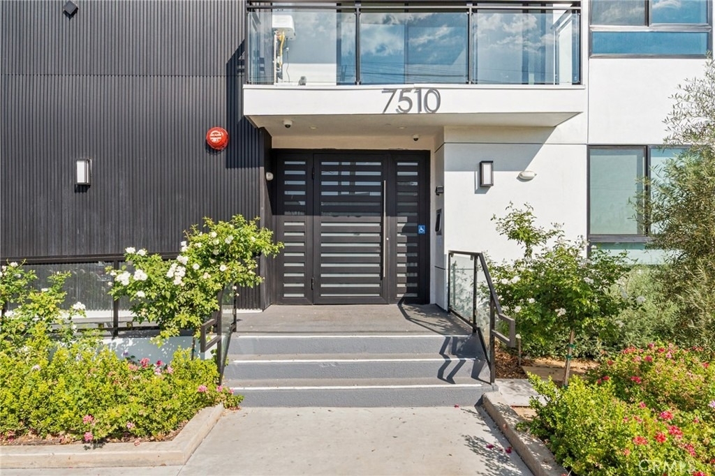 7510 Sepulveda Boulevard - Photo 2