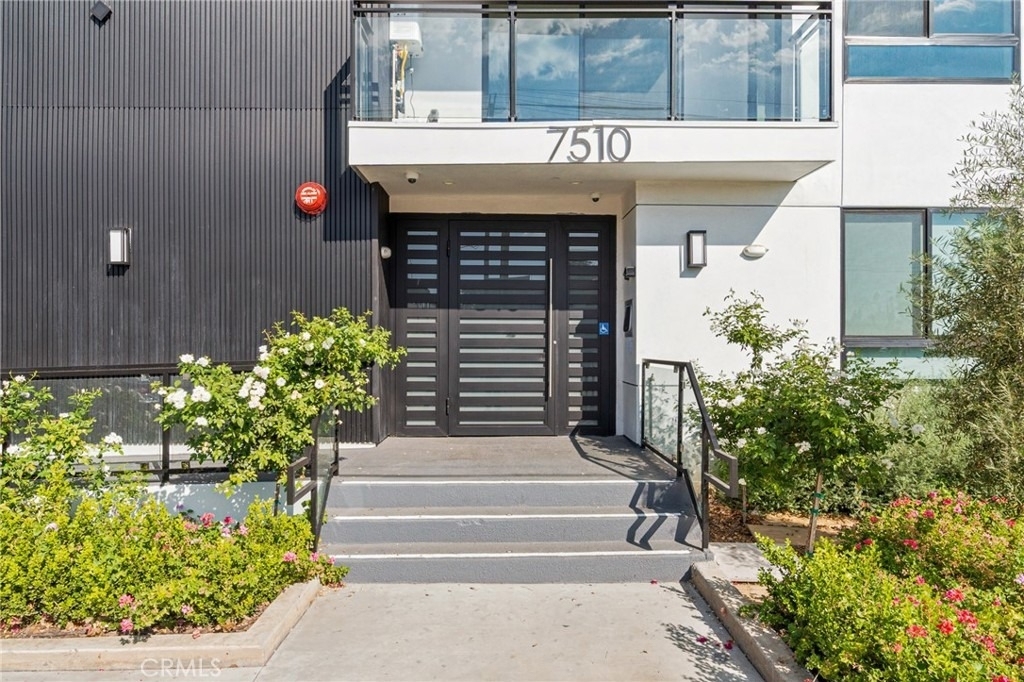 7510 Sepulveda Boulevard - Photo 2
