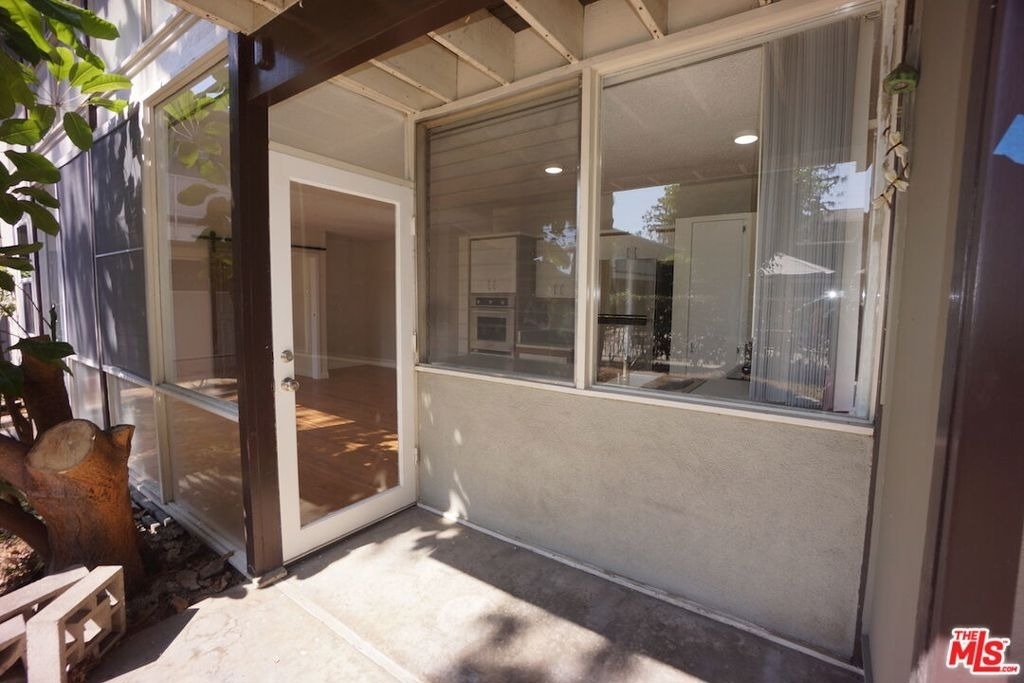 11133 Rose Avenue - Photo 2