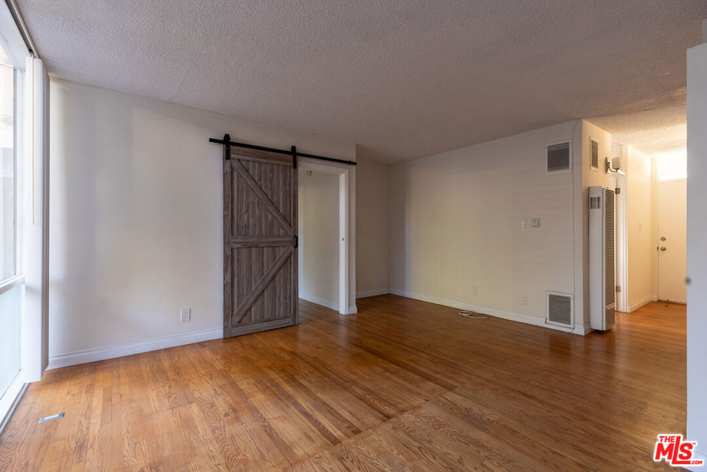 11133 Rose Avenue - Photo 6