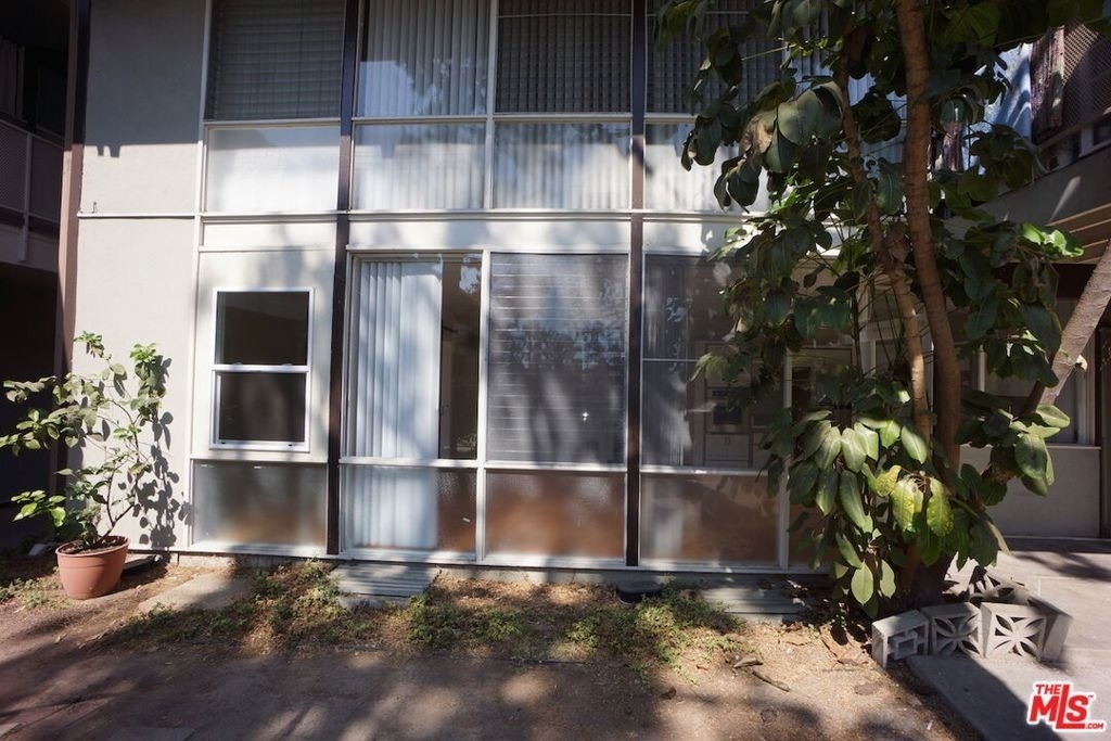 11133 Rose Avenue - Photo 3