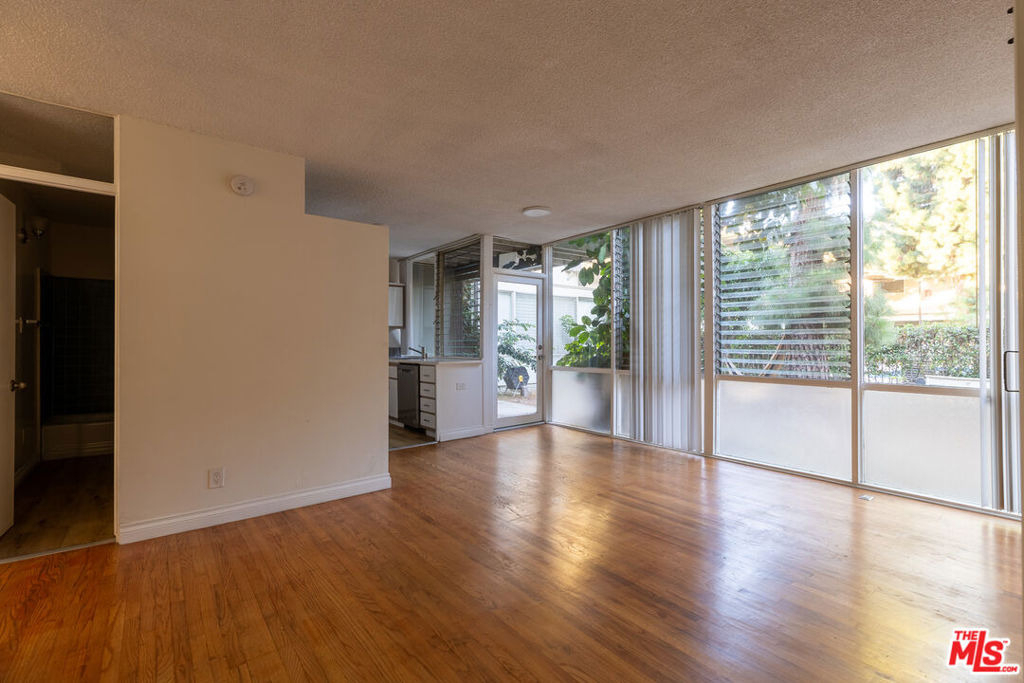 11133 Rose Avenue - Photo 7