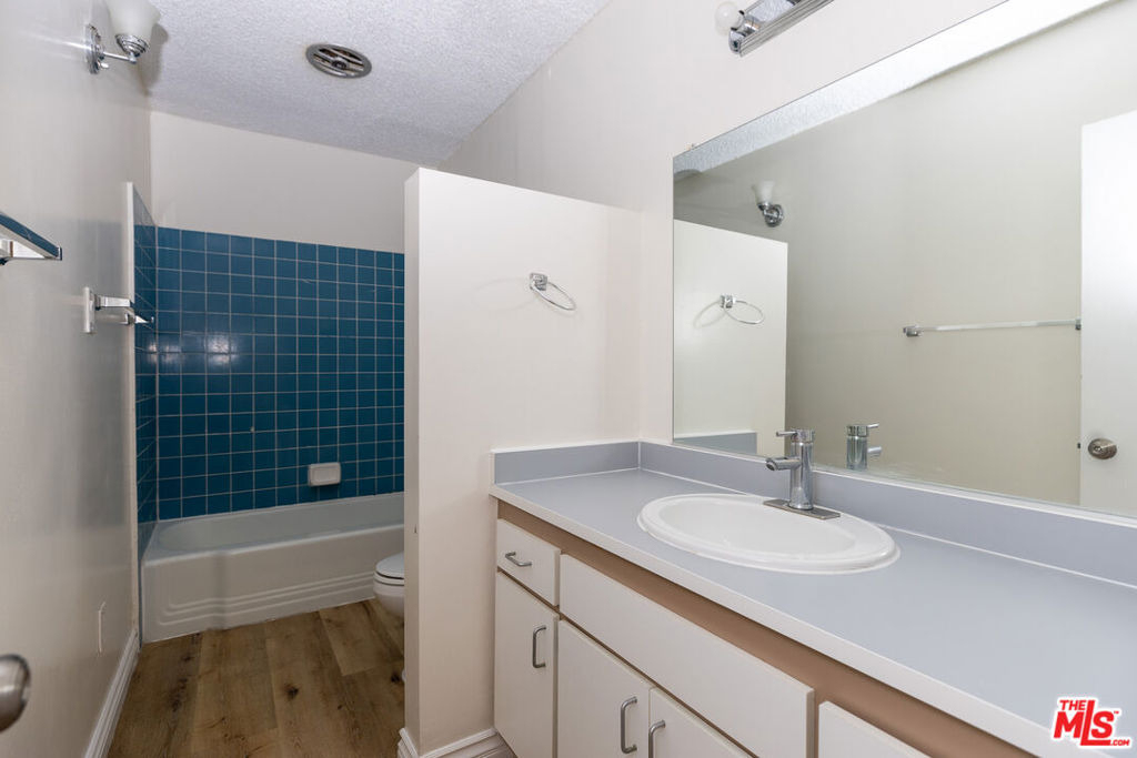 11133 Rose Avenue - Photo 17