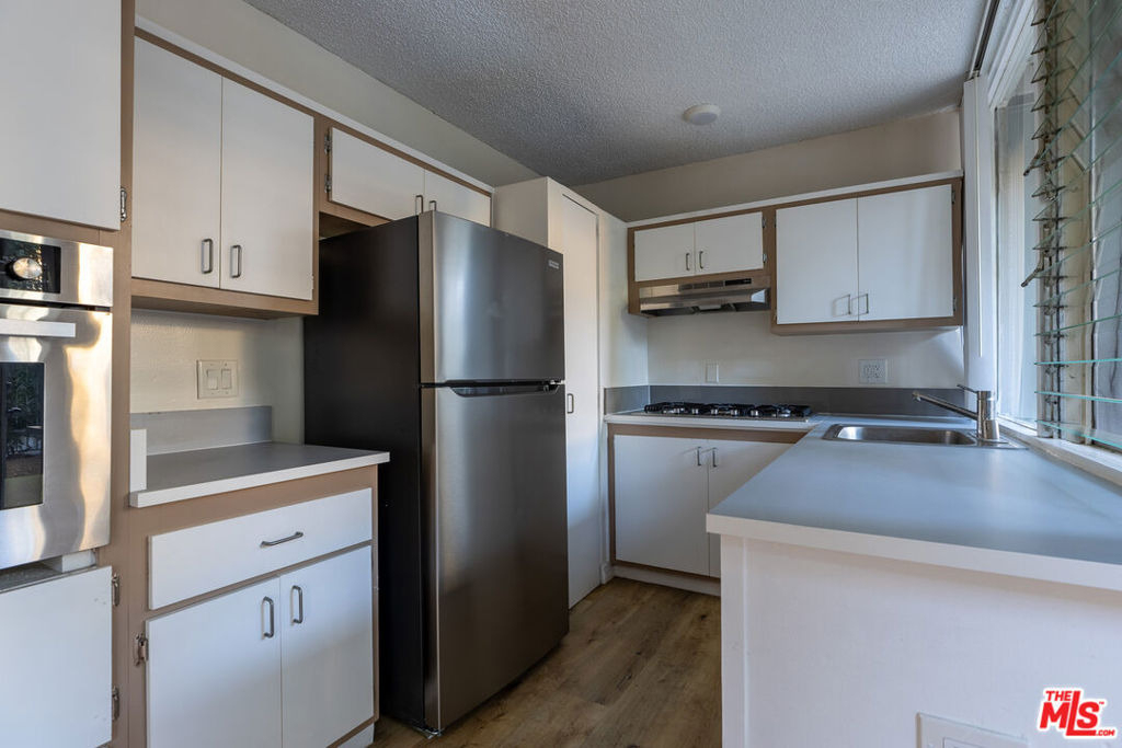 11133 Rose Avenue - Photo 9