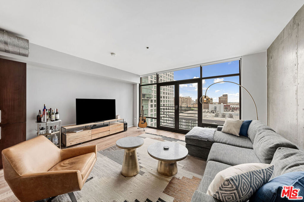 1111 S Grand Avenue - Photo 4