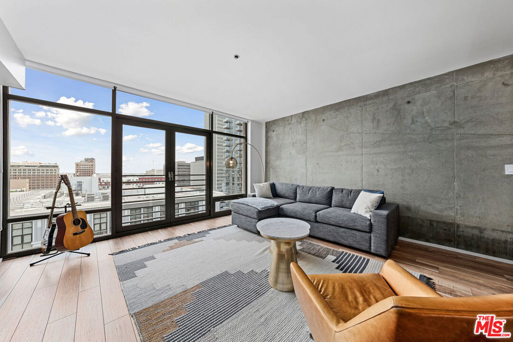 1111 S Grand Avenue - Photo 3