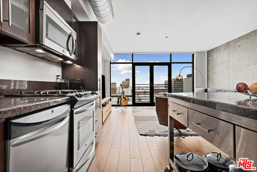 1111 S Grand Avenue - Photo 11