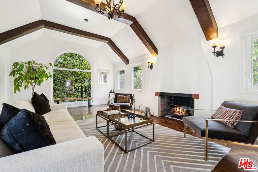 956 S Longwood Avenue - Photo 8