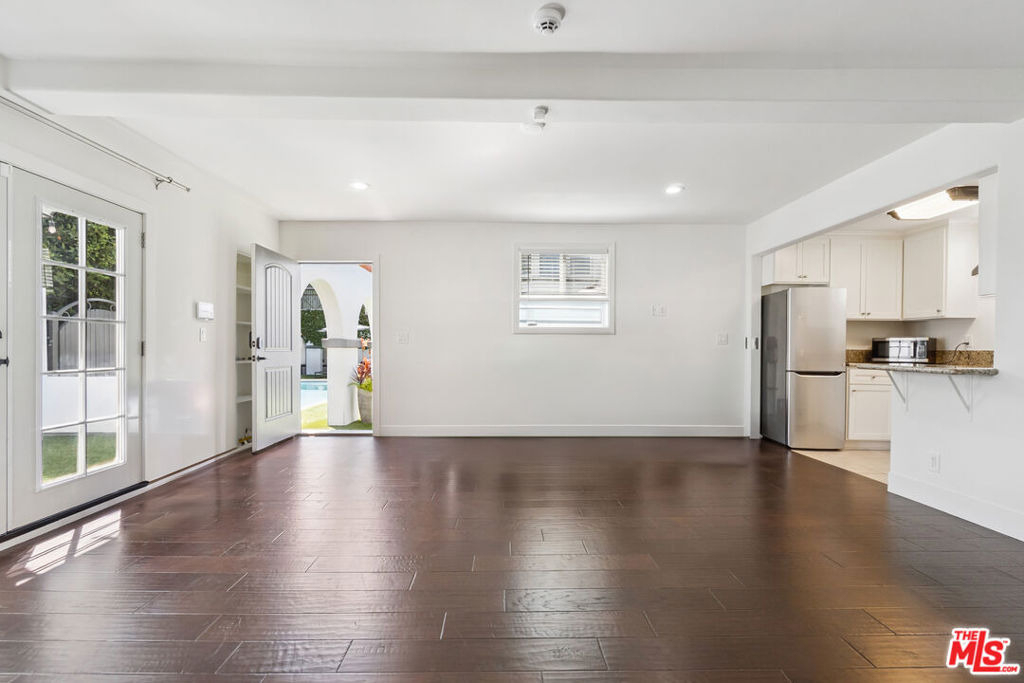 956 S Longwood Avenue - Photo 37