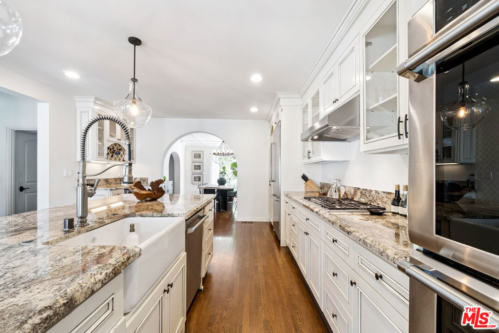 956 S Longwood Avenue - Photo 13
