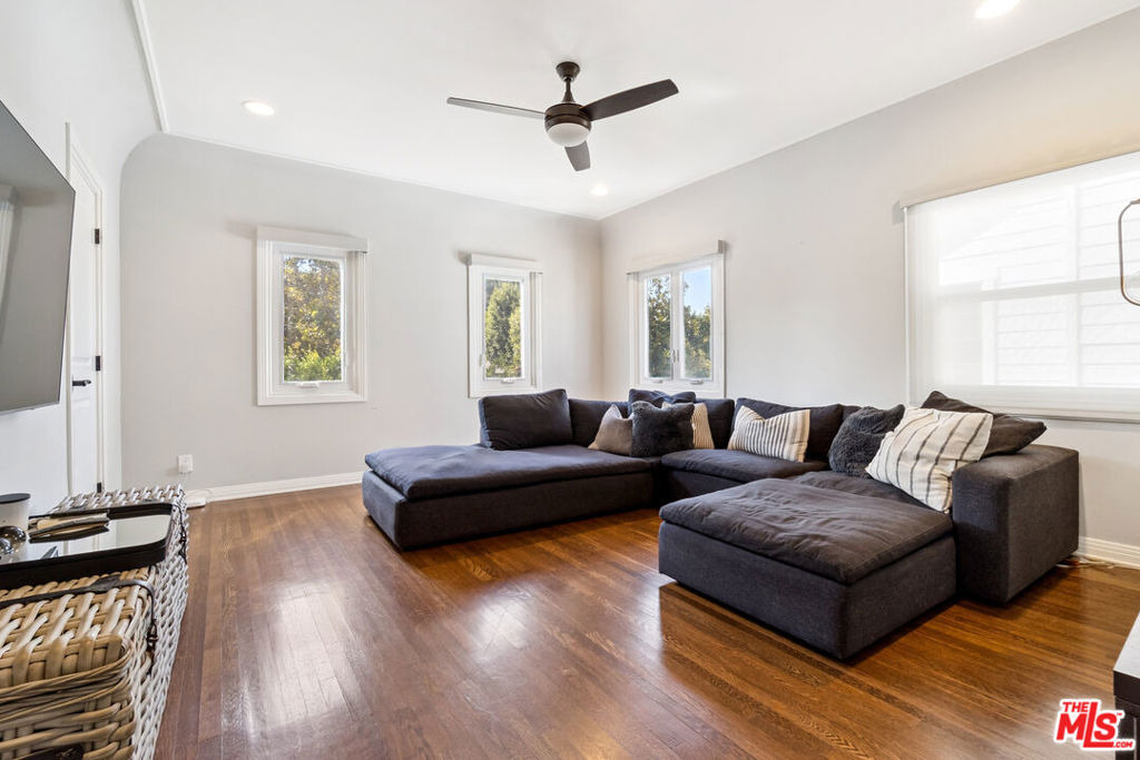 956 S Longwood Avenue - Photo 27