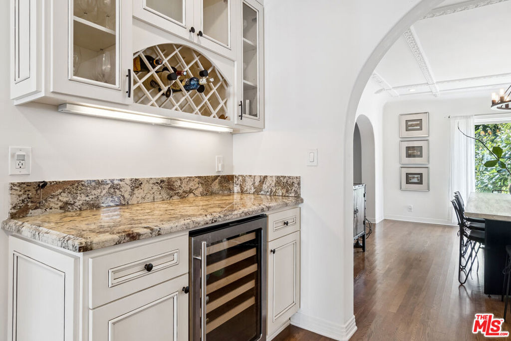956 S Longwood Avenue - Photo 18