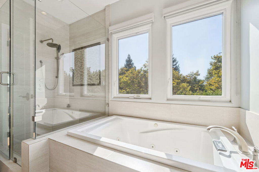 956 S Longwood Avenue - Photo 26