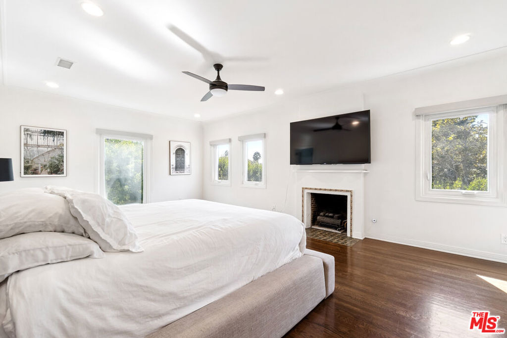 956 S Longwood Avenue - Photo 23