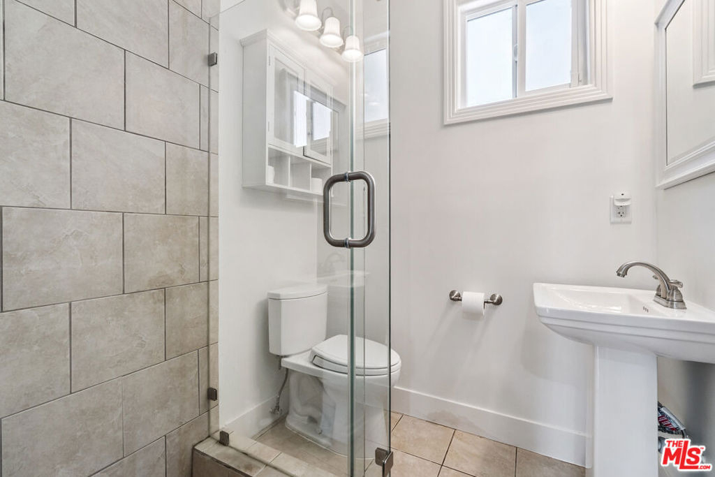 956 S Longwood Avenue - Photo 30