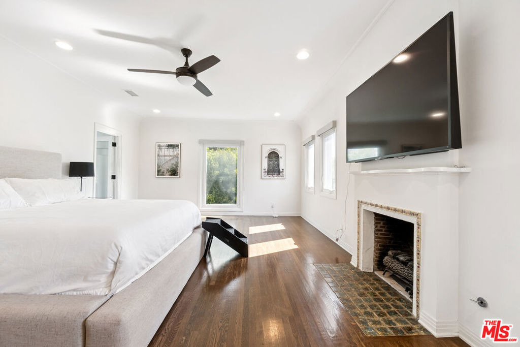 956 S Longwood Avenue - Photo 24