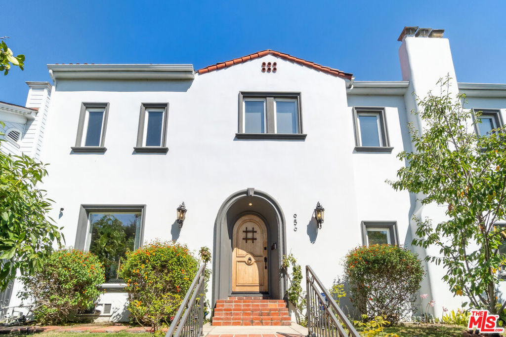 956 S Longwood Avenue - Photo 0