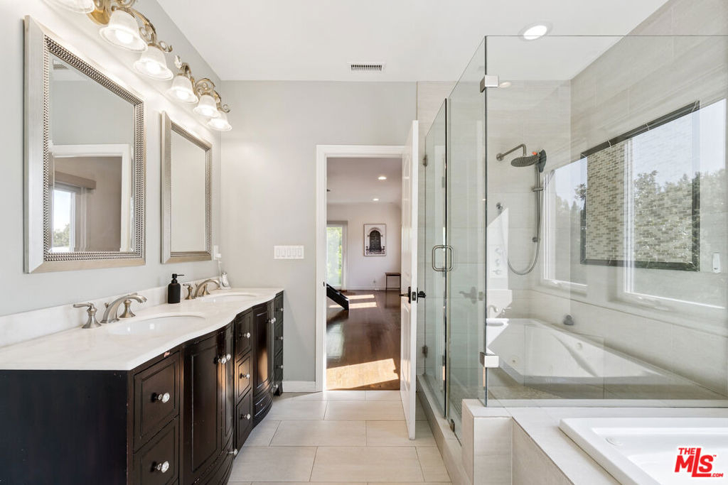 956 S Longwood Avenue - Photo 25