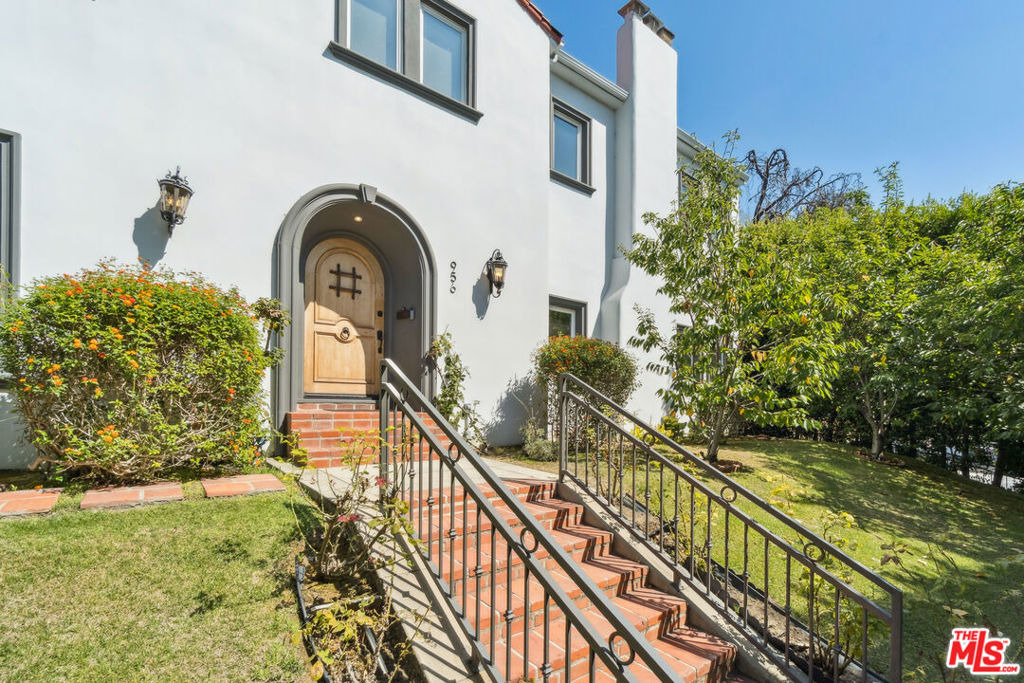956 S Longwood Avenue - Photo 4