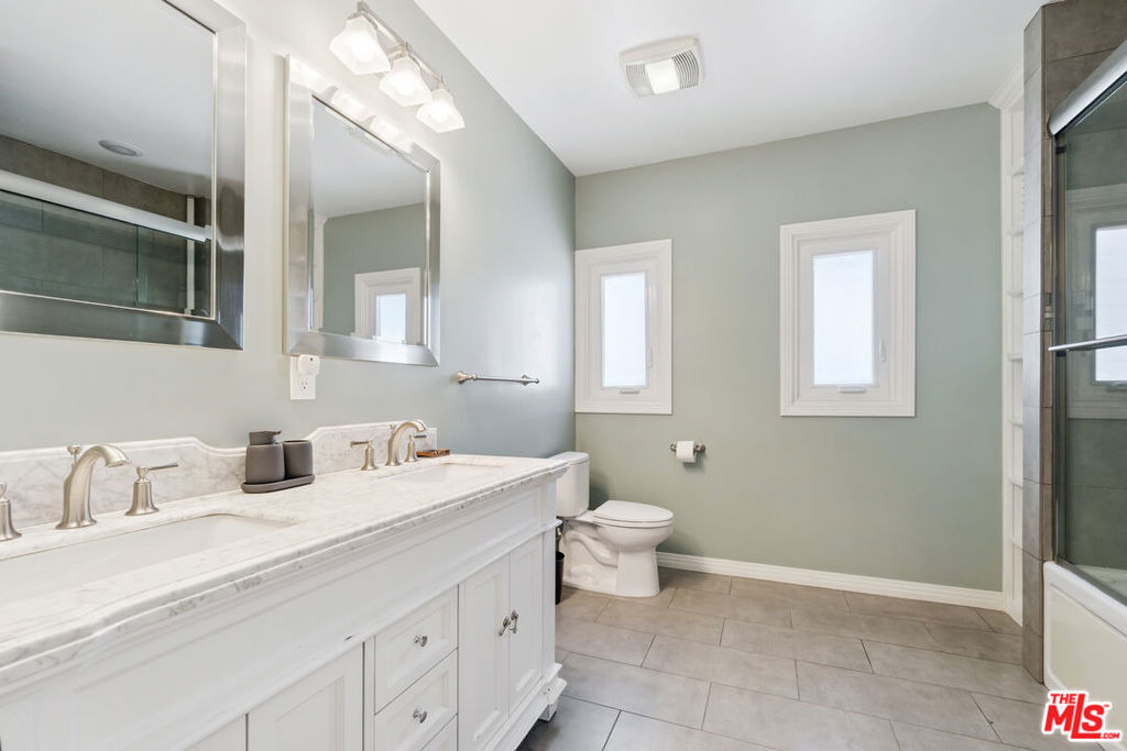 956 S Longwood Avenue - Photo 31