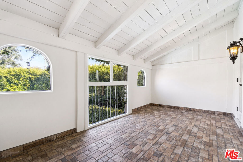 956 S Longwood Avenue - Photo 32