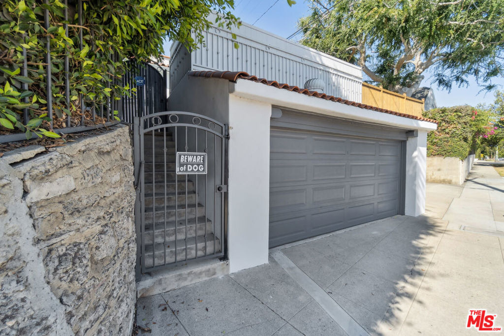 956 S Longwood Avenue - Photo 45