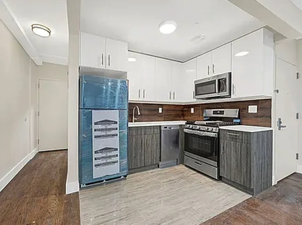 694 East 38th Street - Photo 4