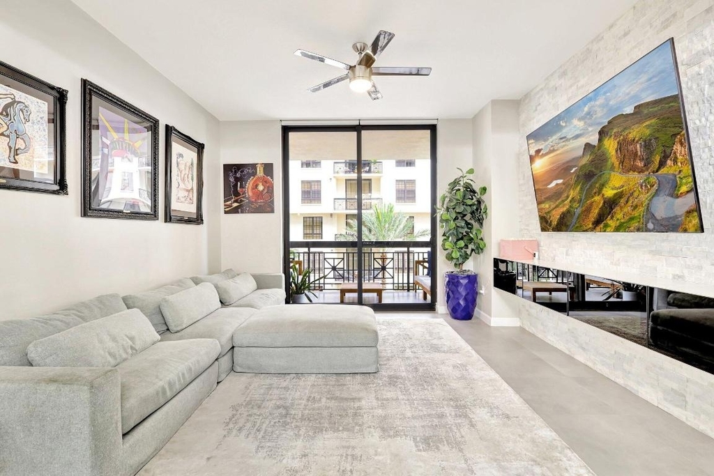 801 S Olive Avenue - Photo 0