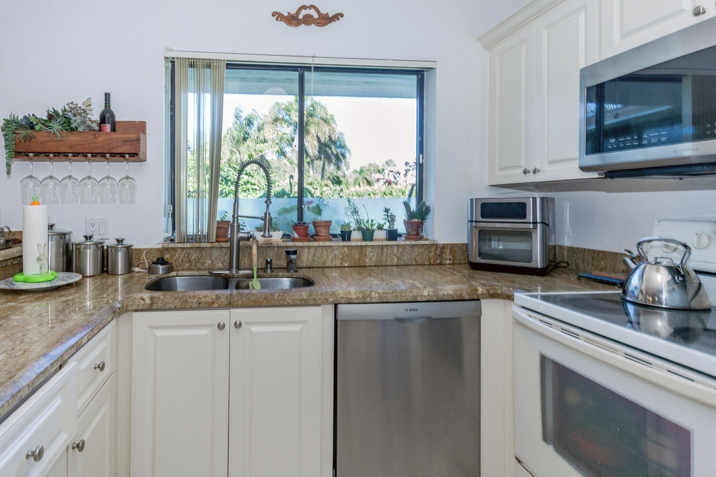 5570 Piping Rock Drive - Photo 2