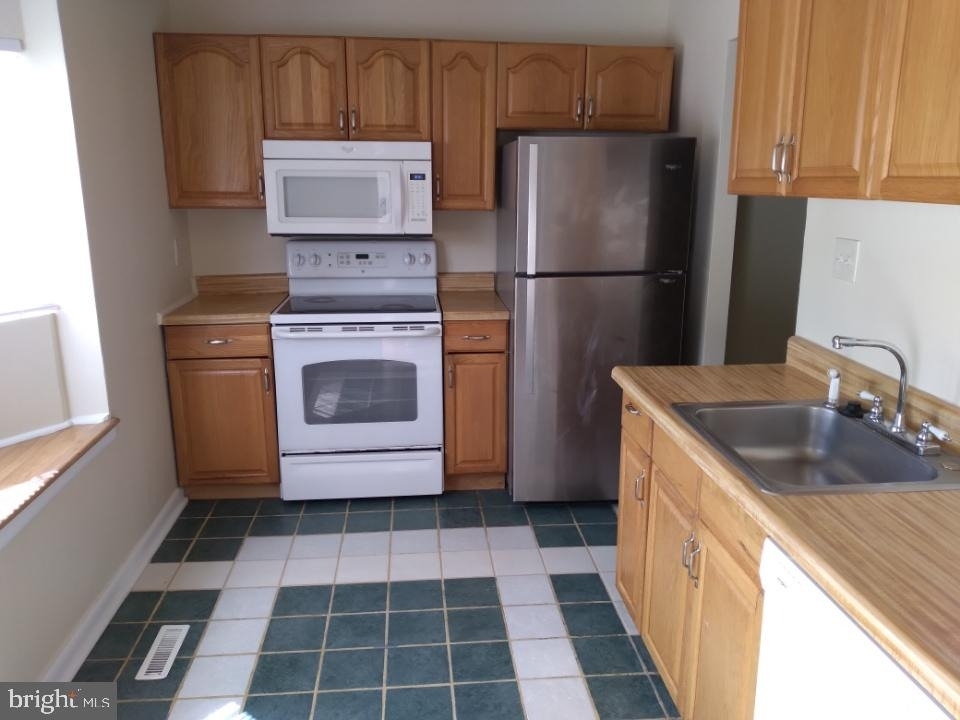 39 Wayside Court - Photo 1