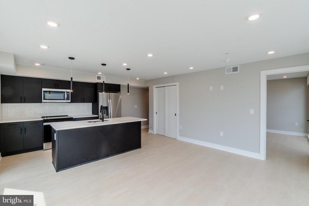1102 Germantown Avenue - Photo 2