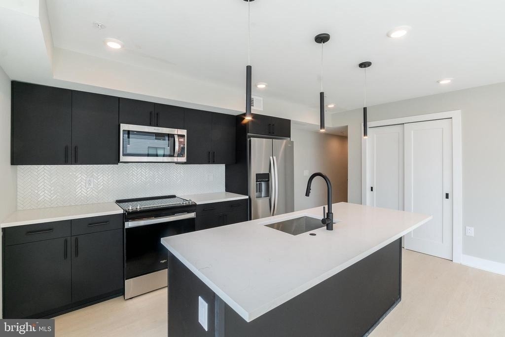 1102 Germantown Avenue - Photo 3
