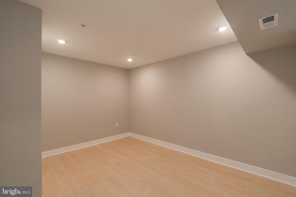 6604 Ridge Avenue - Photo 6