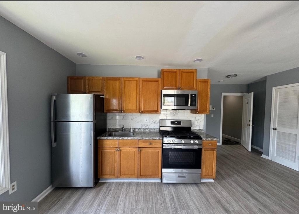 2211 W Tioga Street - Photo 3