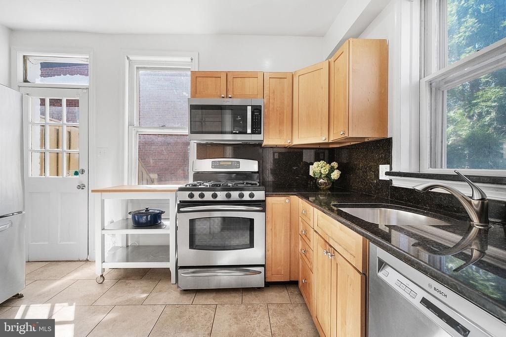 3256 Q Street Nw - Photo 4